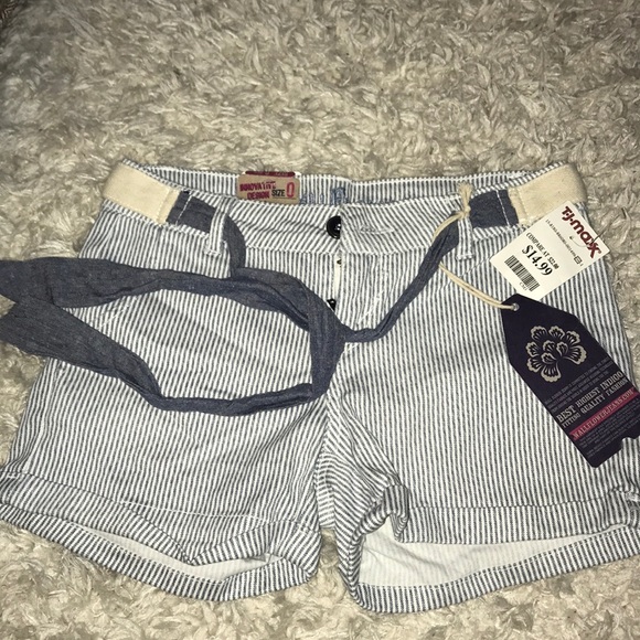 Shorts - Picture 1 of 3